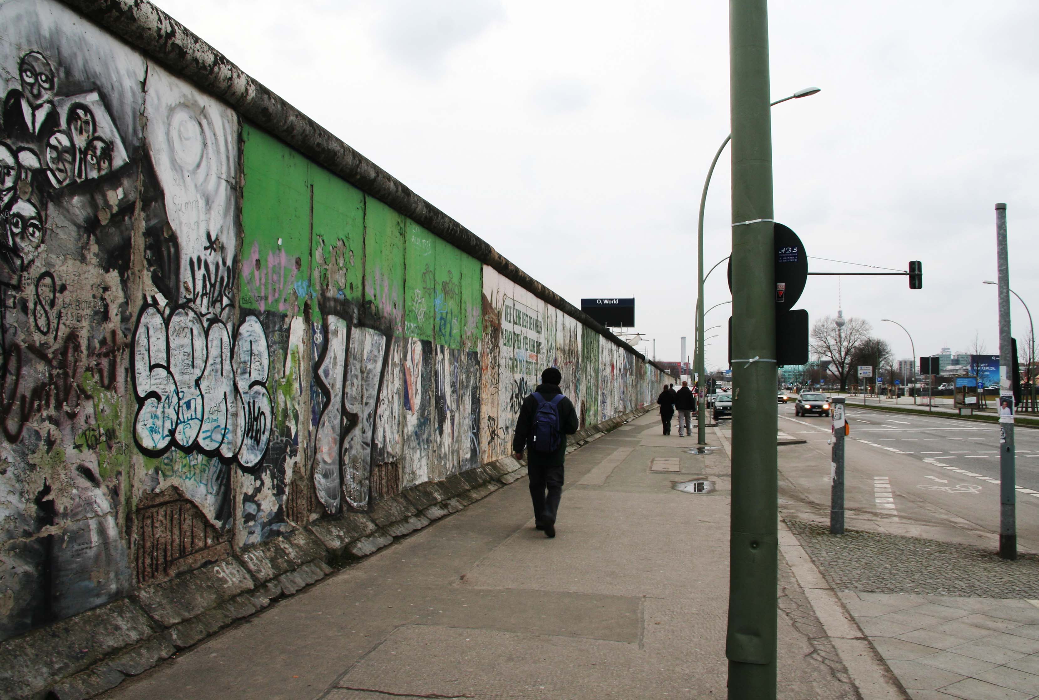 East Side Gallery - Ein Stück Berliner Mauer | dackel